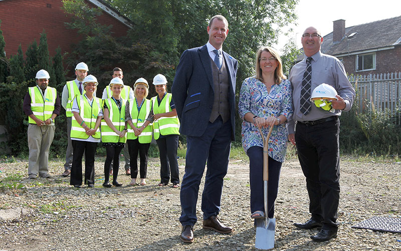 Dave Lowe, Dr Wendy Kitching and Michael Pursglove, along with Avenue Medical Centre staff